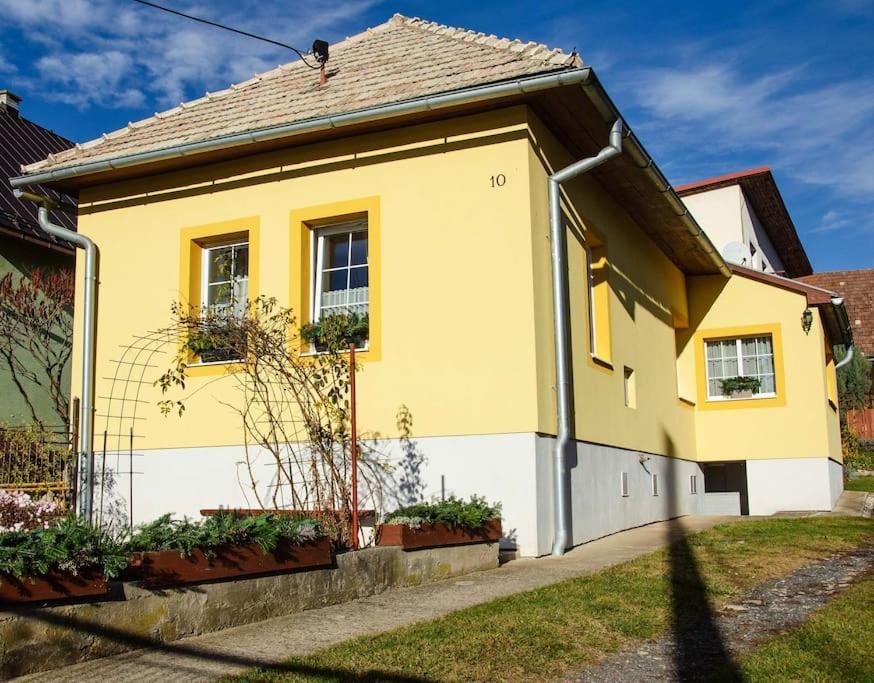 Zlty Domcek - Apartman Svabovce Exterior photo